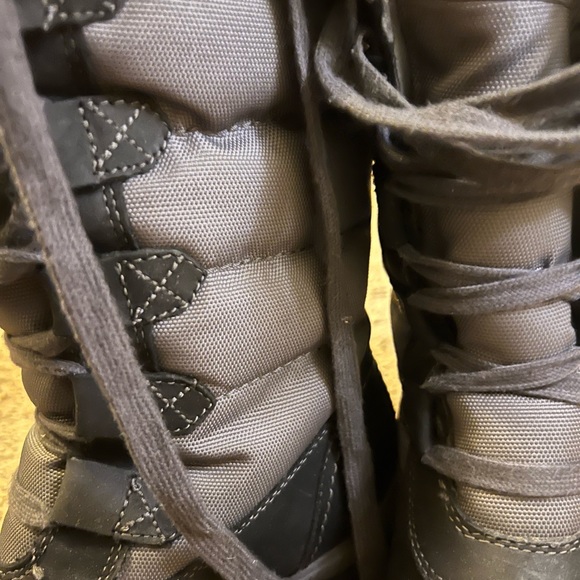 Timberland women’s snow boots - Picture 8 of 12